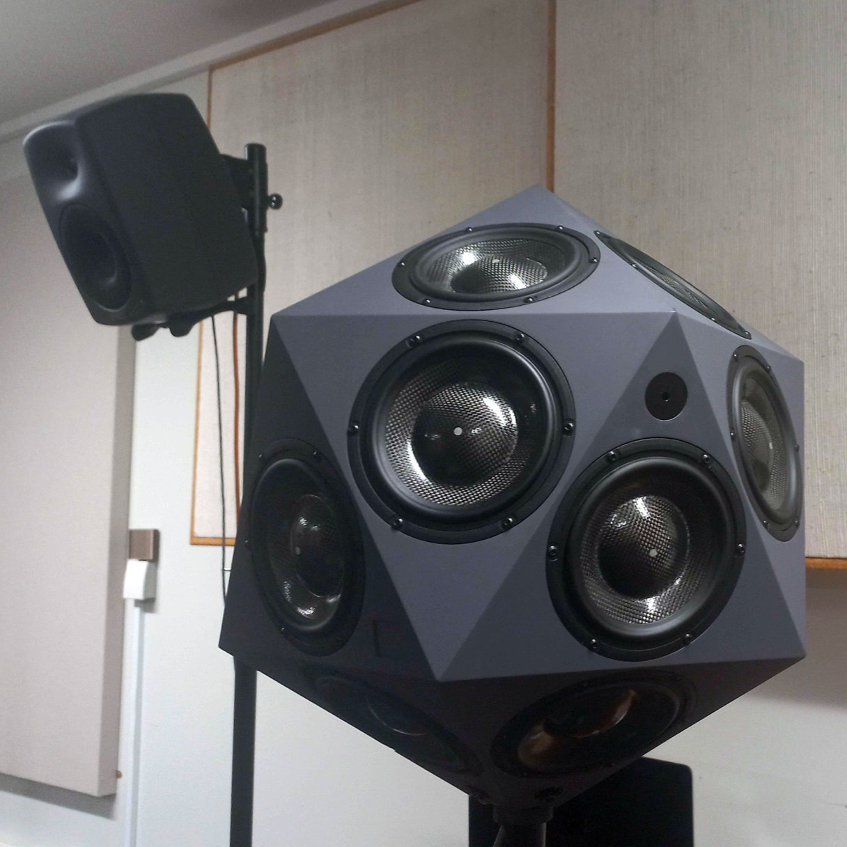 the IKO 20-sided loudspeaker